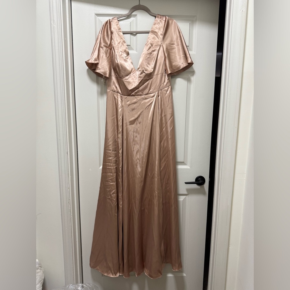 NWT David’s Bridal Galina Signature Charmeuse Flutter Sleeve A-line Dress